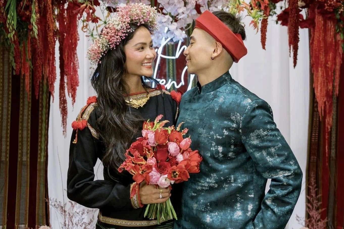 H'Hen Niê mang thai con đầu lòng, vẫn miệt mài làm điều này - 2