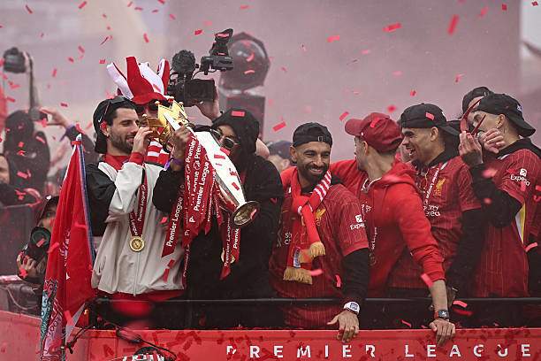 Choáng Southampton bét bảng Ngoại hạng Anh vẫn kiếm nhiều hơn nhà vô địch Serie A - 1