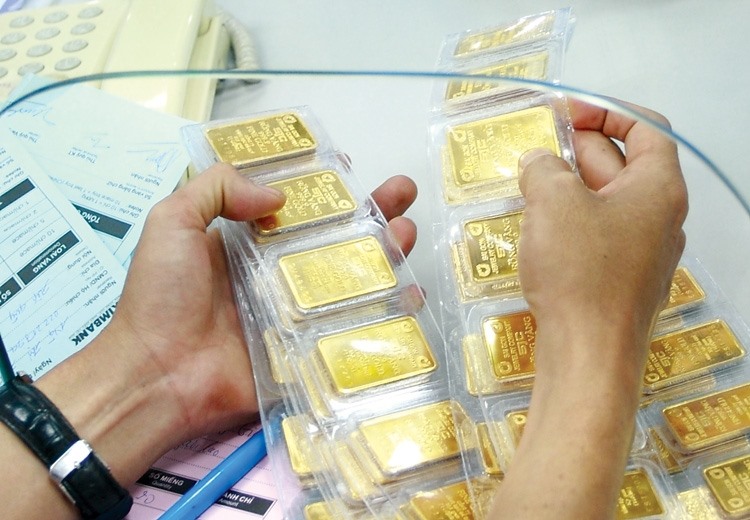 Giá vàng biến động mạnh, thị trường đón tín hiệu kép từ trong nước và quốc tế - 1