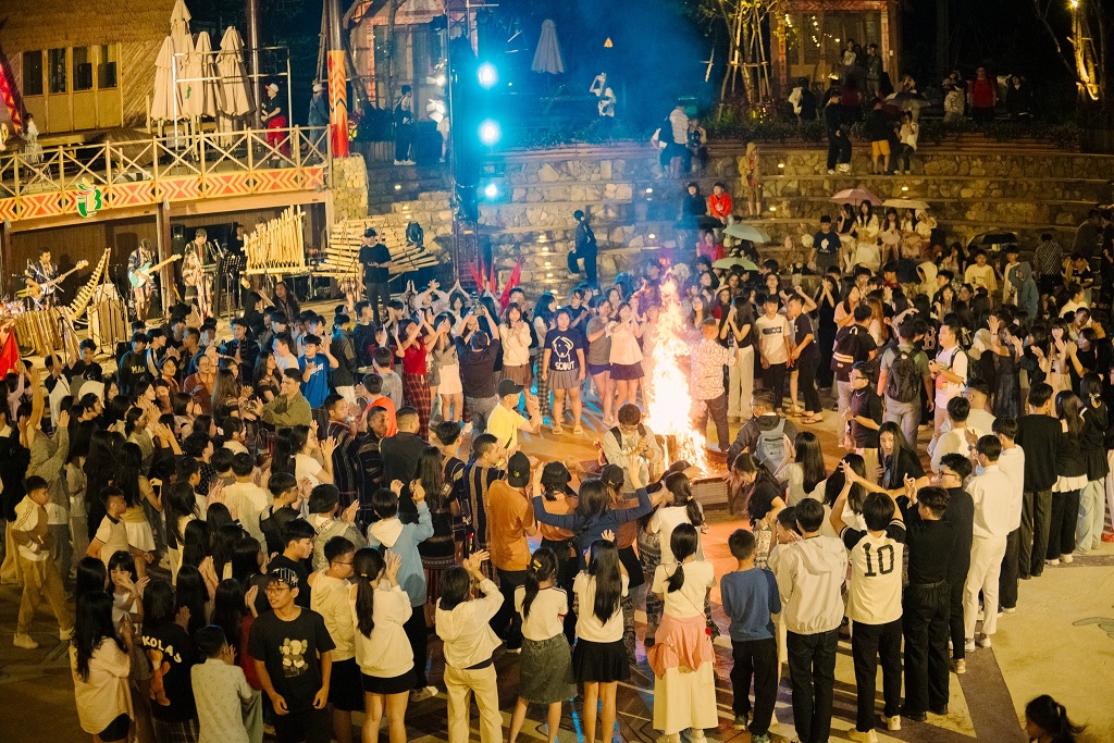 Khám phá văn hóa bản địa và giải trí hiện đại dưới chân núi Lang Biang - 14