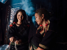  - H'Hen Niê xuất hiện cùng mẹ trong MV mới