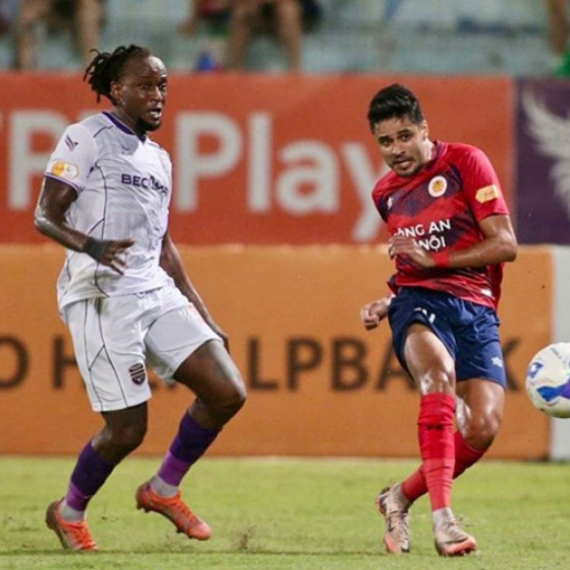  - Trực tiếp bóng đá Bình Dương - Công an Hà Nội: Cơ hội ghi bàn cho Tiến Linh (V-League)