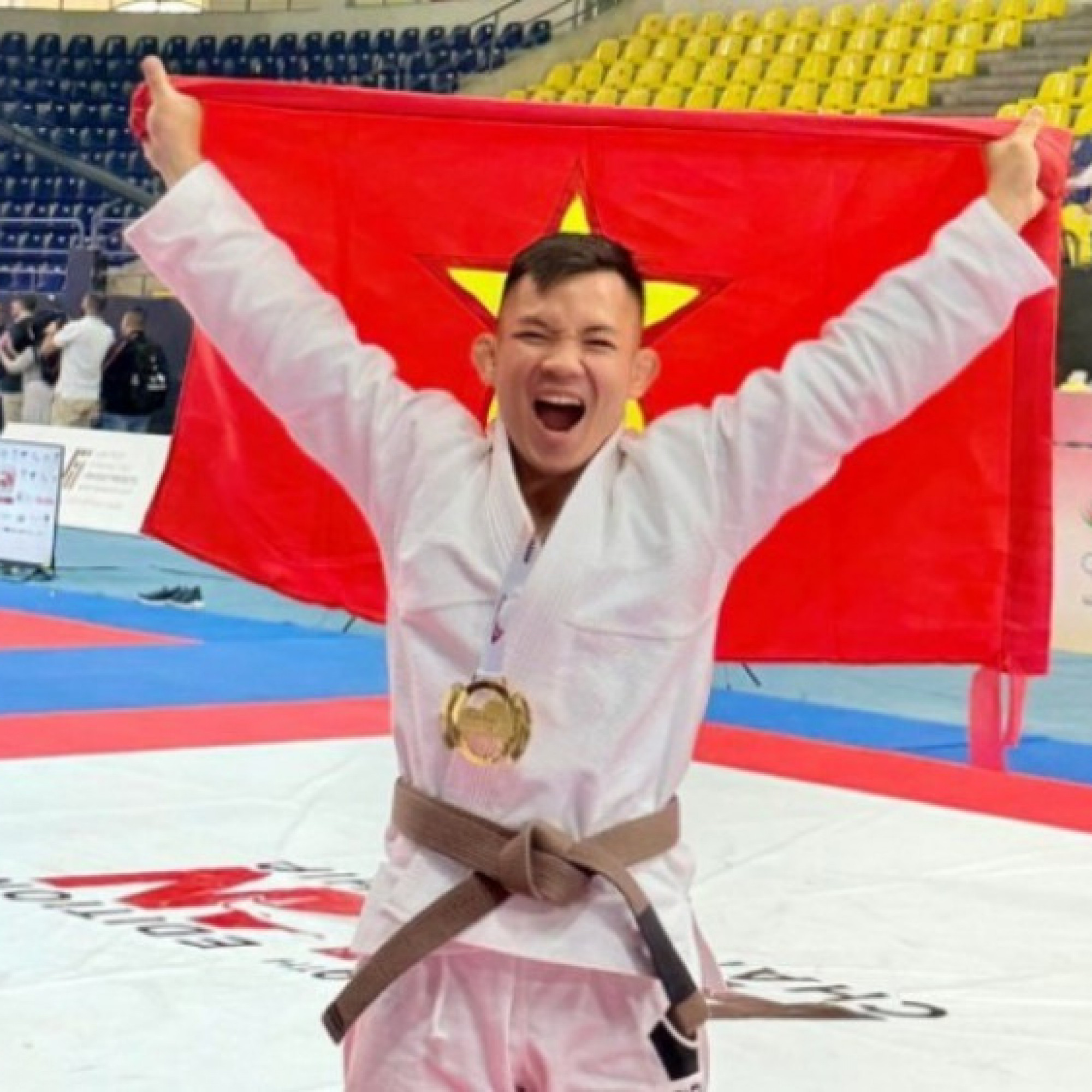  - Chuyện thật như đùa: Võ sĩ Thái Lan xin thua luôn khi gặp Hồng Sơn ở jujitsu châu Á