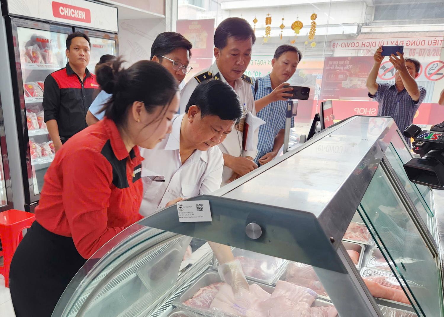 Sóc Trăng kiểm tra đột xuất cửa hàng bị tố kinh doanh thực phẩm bẩn - 3