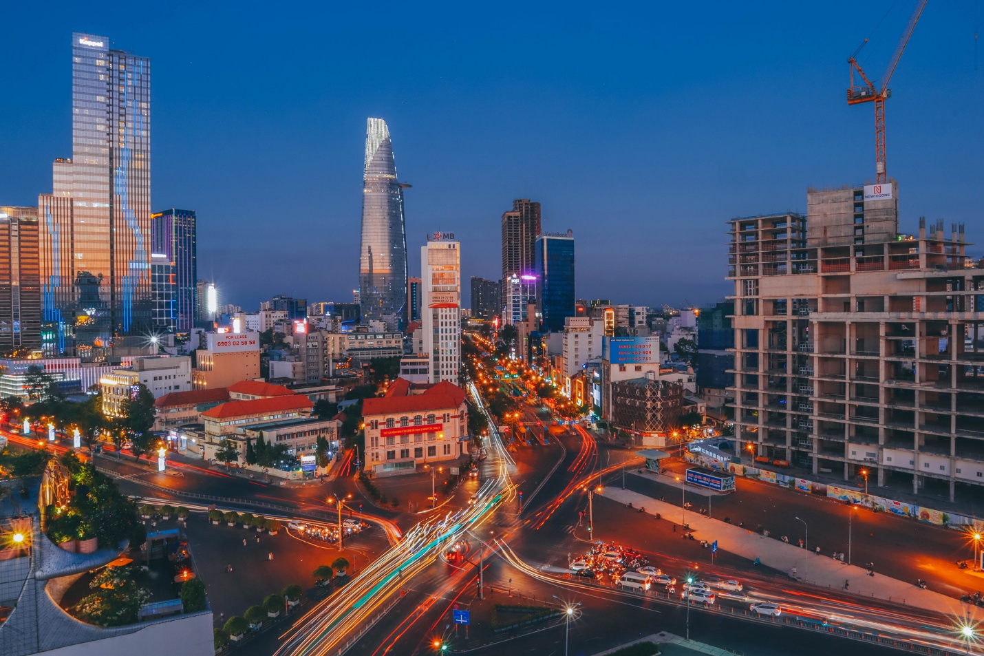 hoang hon tp.hcm: net diu dang an sau dong xe voi va - 3