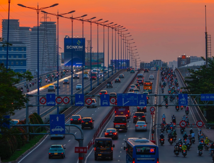 Hoàng hôn TP.HCM: Nét dịu dàng ẩn sau dòng xe vội vã
