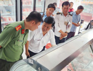 Công an vào cuộc vụ người dân tố thực phẩm bẩn ở Sóc Trăng