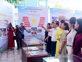  - Trưng bày tư liệu quý về 100 năm báo chí cách mạng Việt Nam