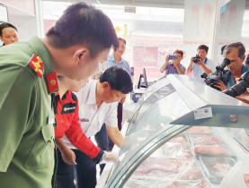  - Sóc Trăng kiểm tra đột xuất cửa hàng bị tố kinh doanh thực phẩm bẩn