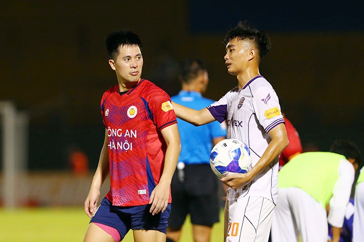 ĐT Việt Nam tranh hùng Malaysia, HLV Kim Sang Sik nhận tin không vui về Tiến Linh - 2
