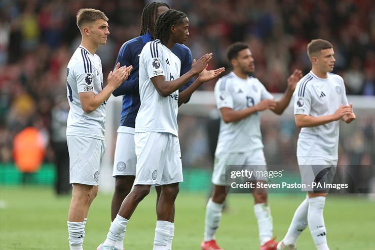 Leicester nguy cơ bị trừ điểm nặng, Van Nistelrooy khó quay lại Ngoại hạng Anh - 1