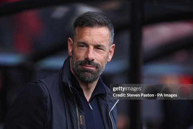 Leicester nguy cơ bị trừ điểm nặng, Van Nistelrooy khó quay lại Ngoại hạng Anh - 2