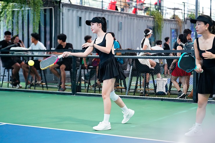 Ca sĩ Bảo Thy, cô giáo thể dục đua tài ở giải pickleball có thưởng tới 100 triệu đồng - 8