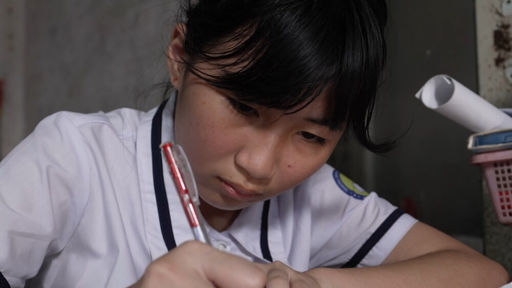 Lâm Vỹ Dạ khóc nức nở: Con tôi 14 tuổi nhưng chưa bao giờ tôi dám để con ở một mình trong nhà - 2