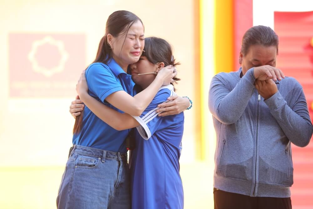 Lâm Vỹ Dạ khóc nức nở: Con tôi 14 tuổi nhưng chưa bao giờ tôi dám để con ở một mình trong nhà - 5