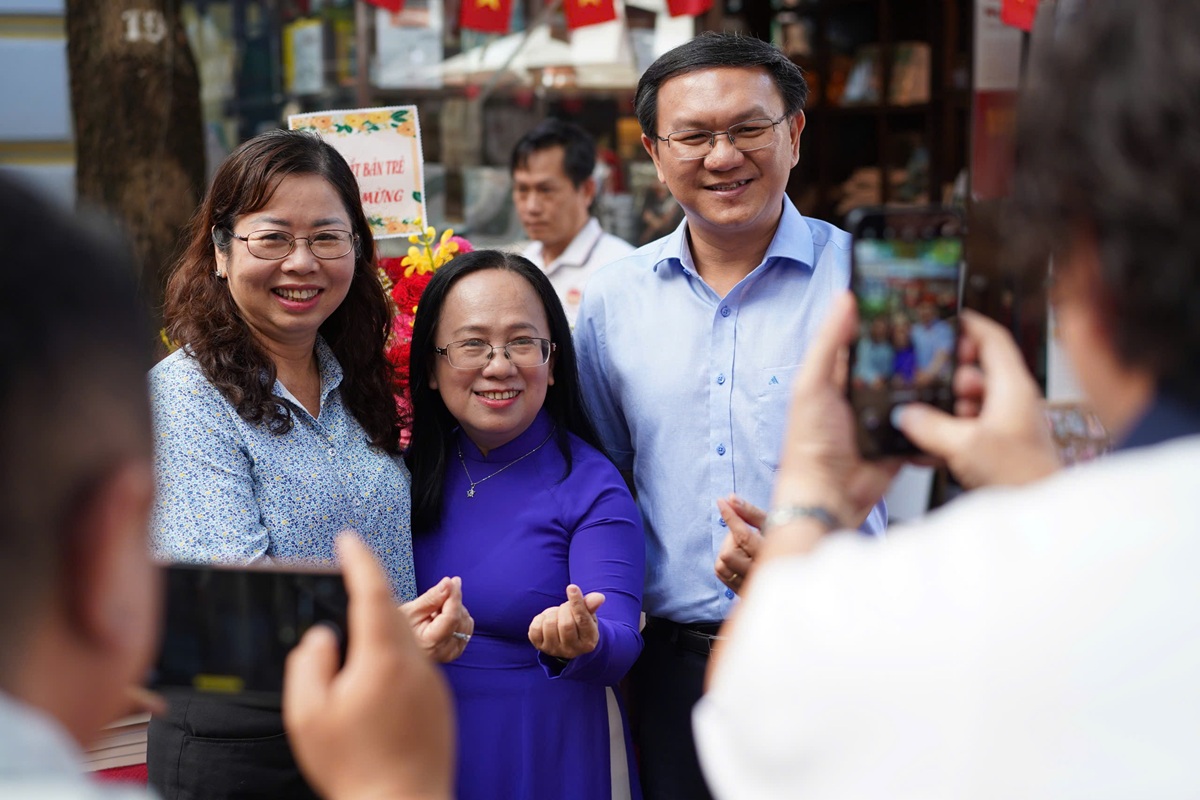 khi chat nam bo: cuoc tro ve day cam xuc voi van chuong son nam - 6