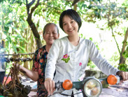 Cùng cô Bảy Ôi chăm chút gói ngọt bùi trong từng chiếc bánh ú tro ngày Tết