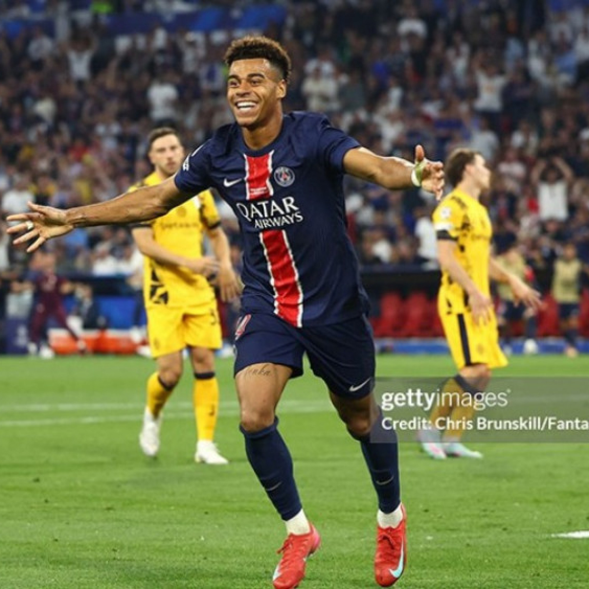  - "Sao mai" 19 tuổi PSG ba lần khiến Inter Milan ôm hận chung kết C1