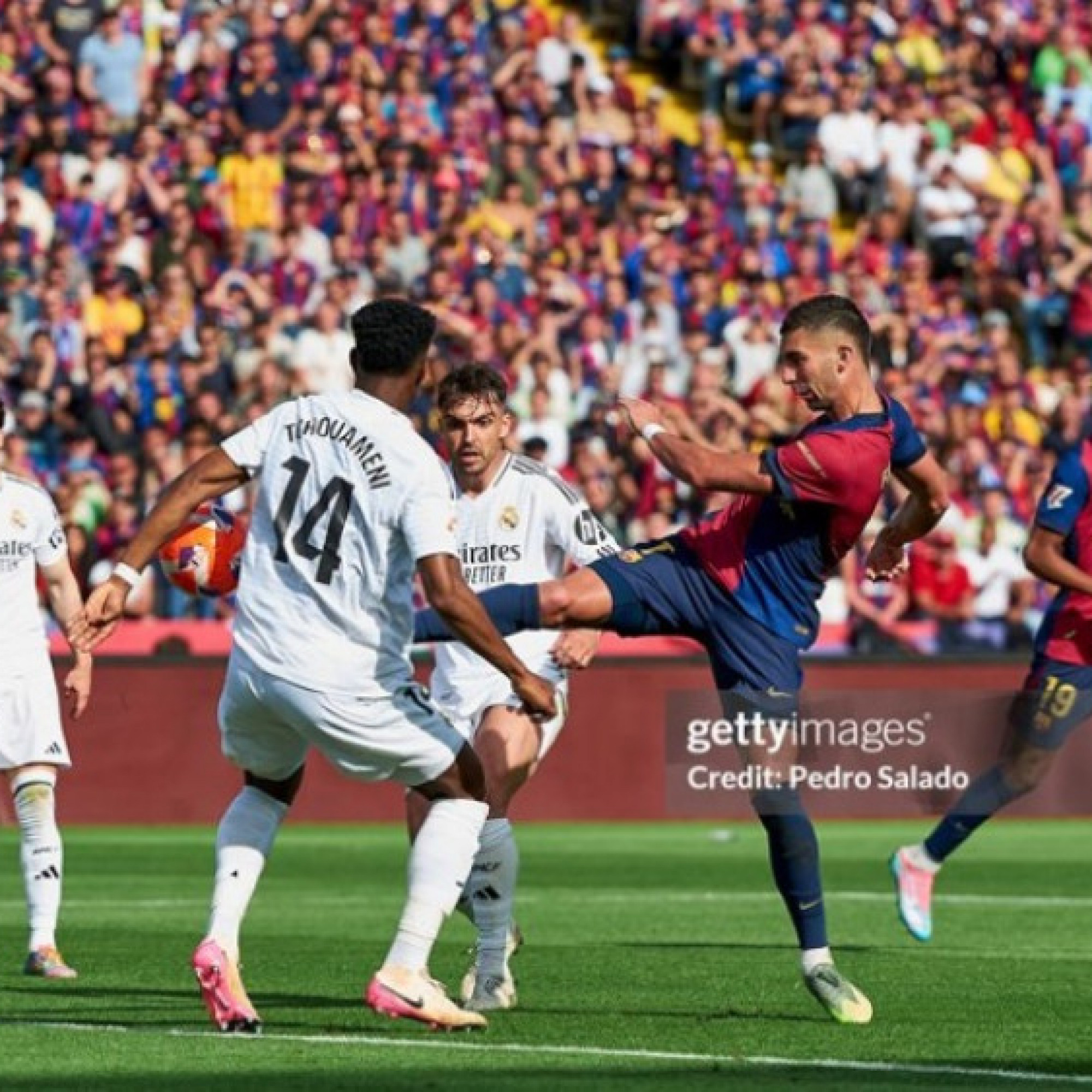  - Barca thắng Real 4 trận siêu kinh điển, thắng tiếp ở bảng xếp hạng đặc biệt