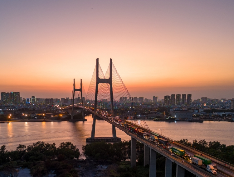 TP.HCM trong khoảnh khắc ngày chuyển sang đêm