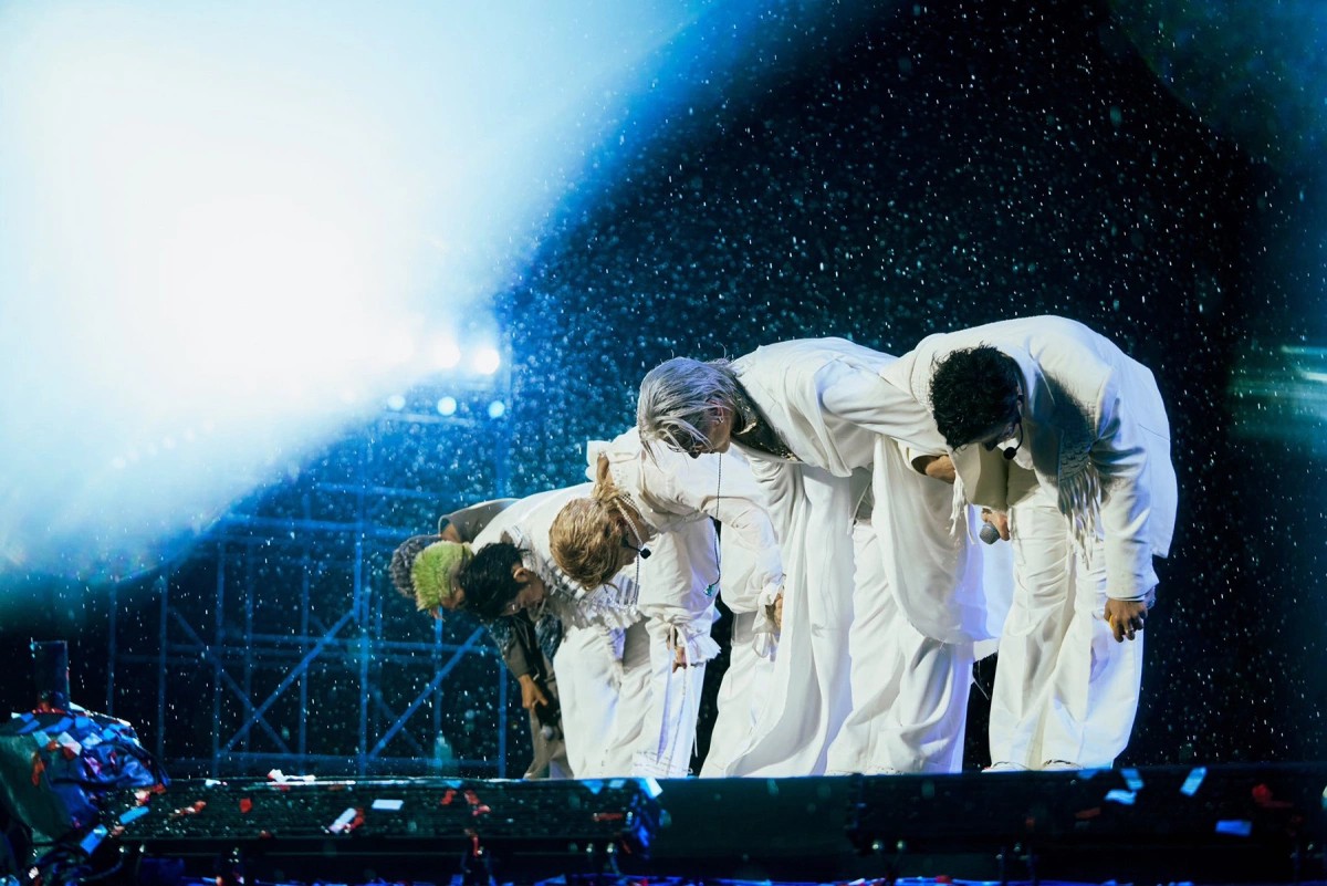 B.O.F “khiêu vũ” dưới cơn mưa trong showcase đầu tiên - 5