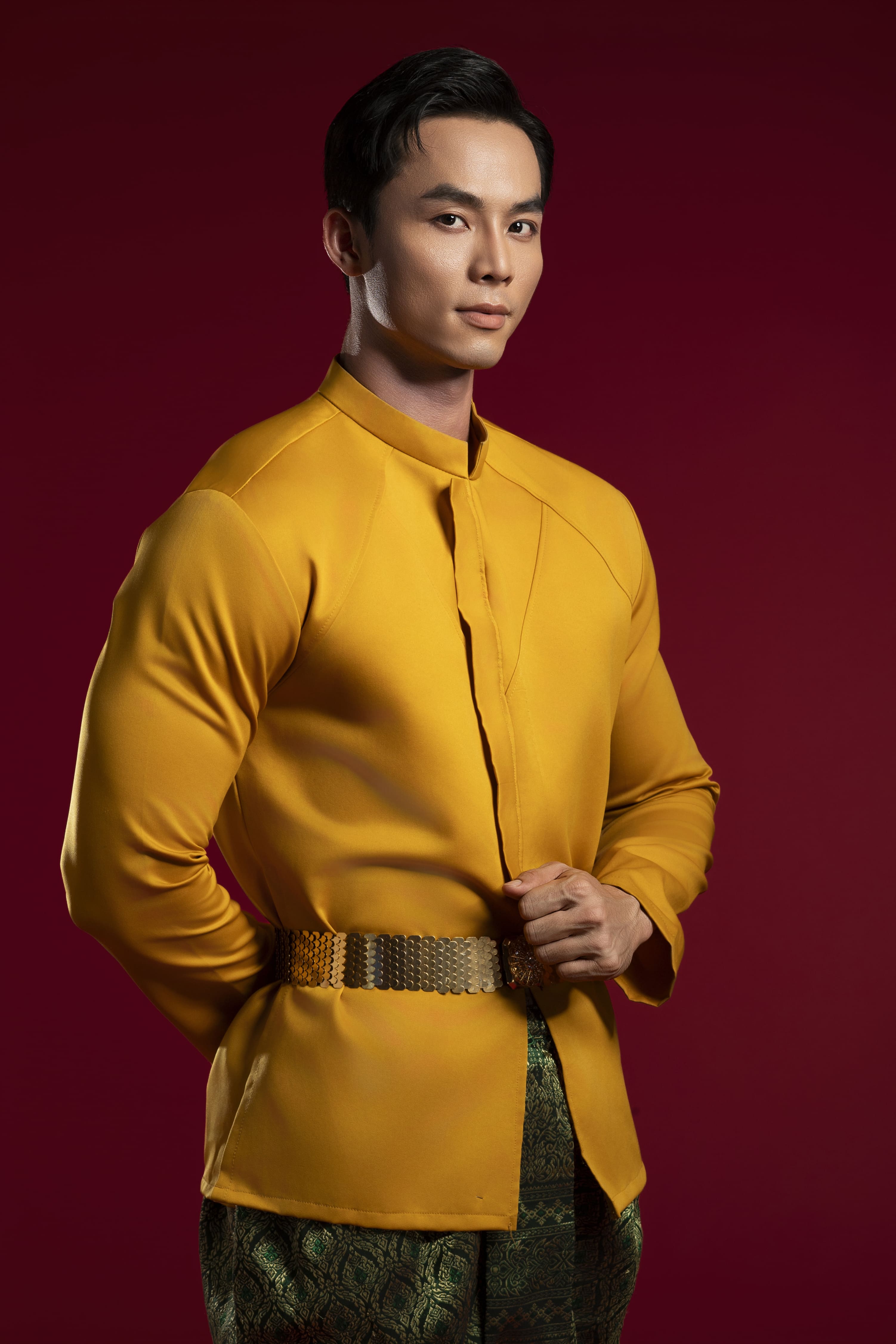 Người mẫu Vũ Linh mang 150kg hành lý, lên đường thi Manhunt International 2025 - 3