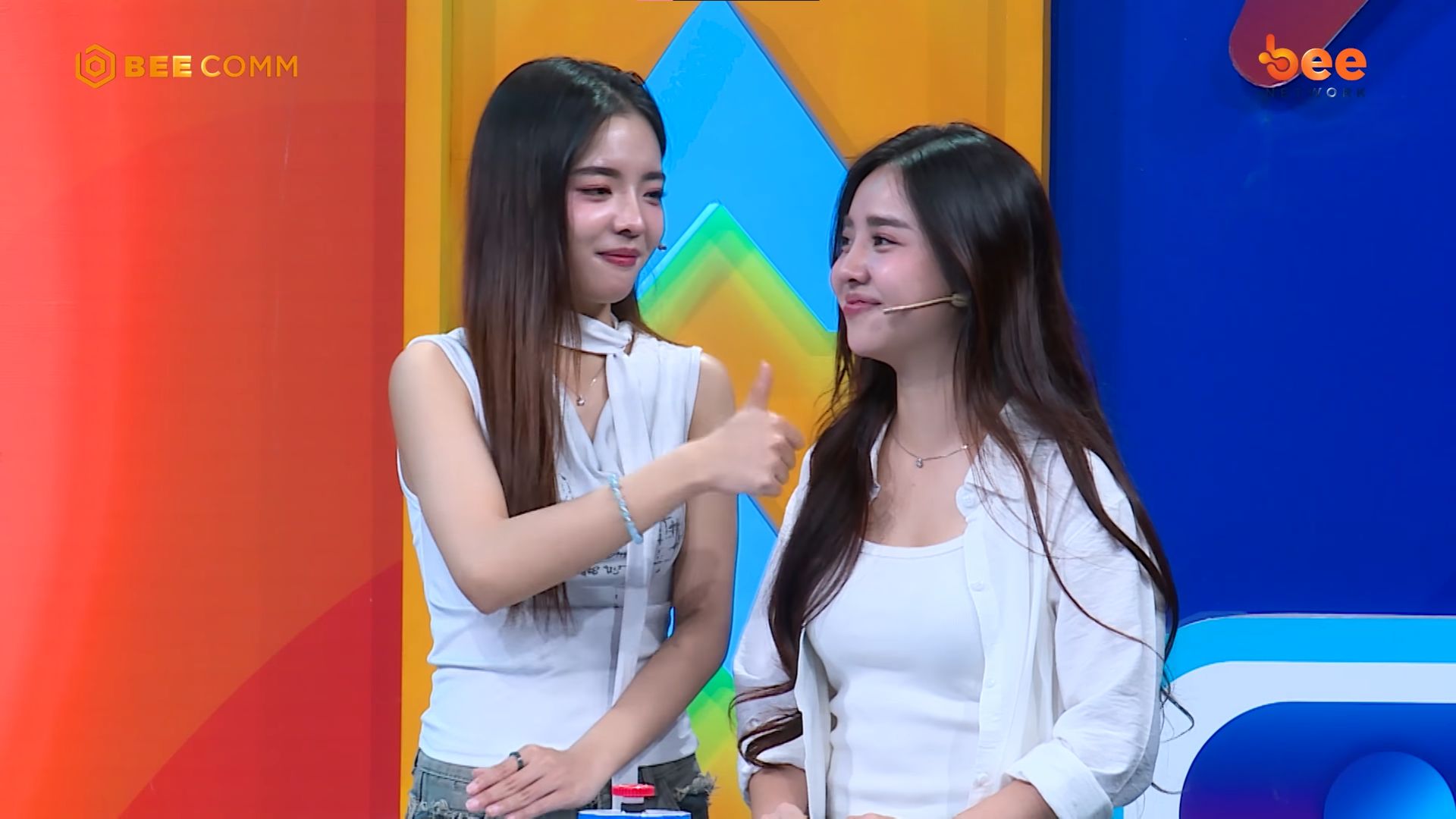 Úm Ba La Ra Chữ Gì?: MC Đại Nghĩa “đứng hình” trước độ “chịu chơi” của dàn ca sĩ, diễn viên trẻ - 1