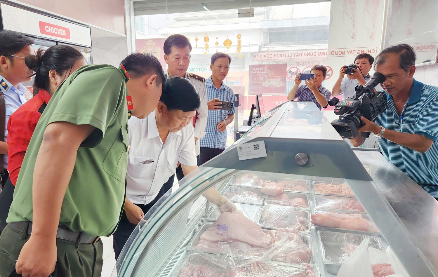 3 cửa hàng của C.P. tại Sóc Trăng đã hết hạn giấy chứng nhận an toàn thực phẩm - 2