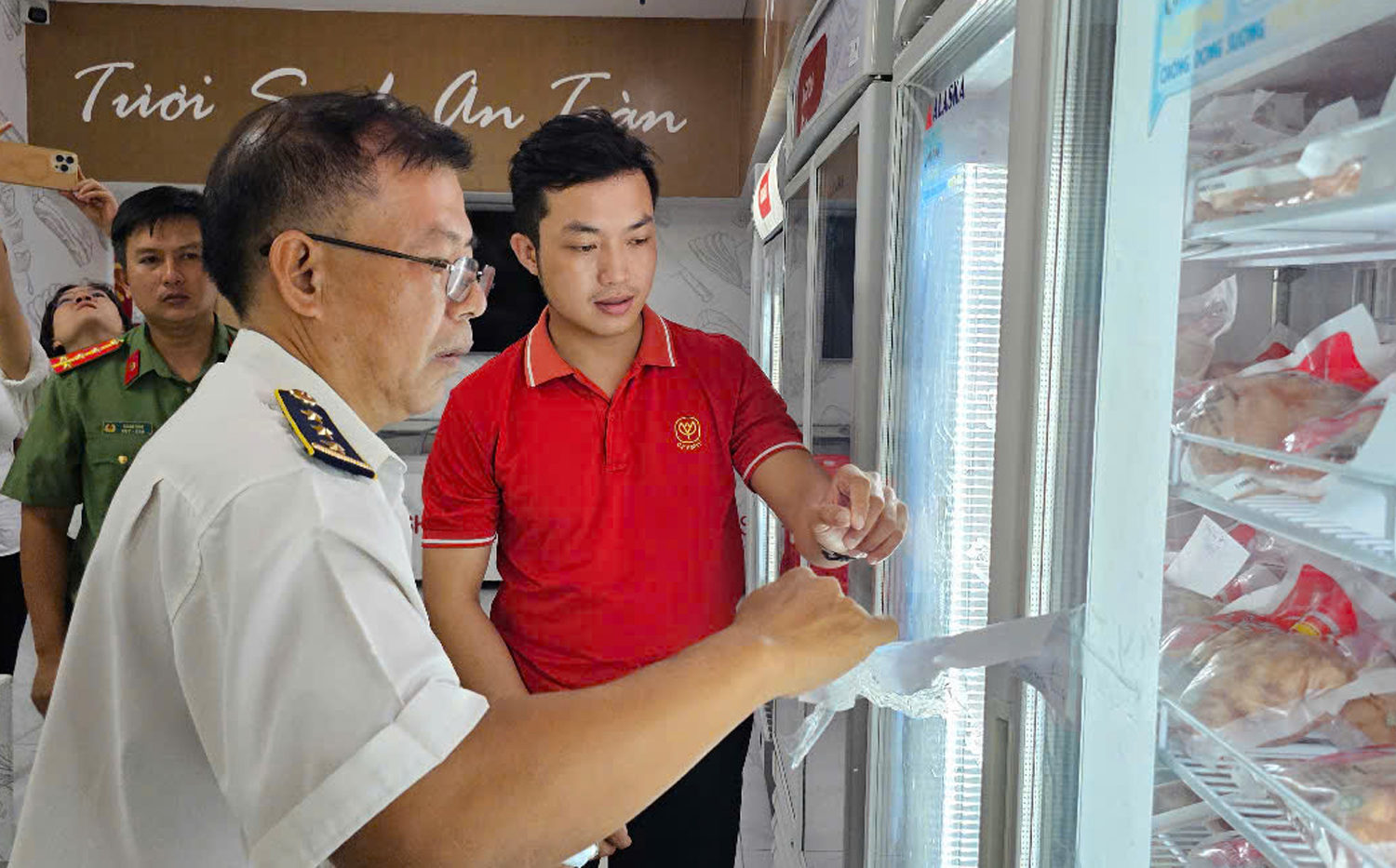 3 cửa hàng của C.P. tại Sóc Trăng đã hết hạn giấy chứng nhận an toàn thực phẩm - 3