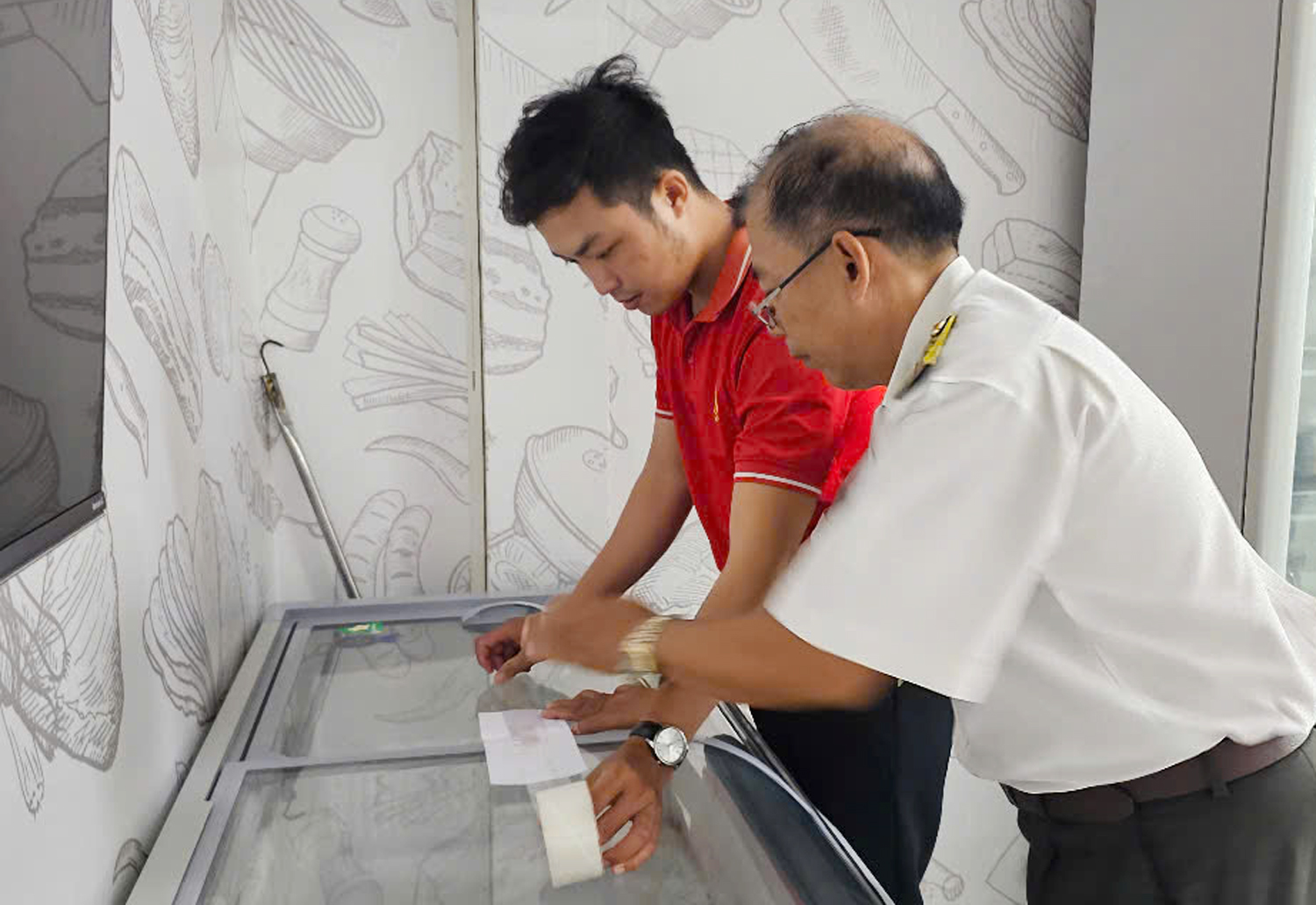 3 cửa hàng của C.P. tại Sóc Trăng đã hết hạn giấy chứng nhận an toàn thực phẩm - 4