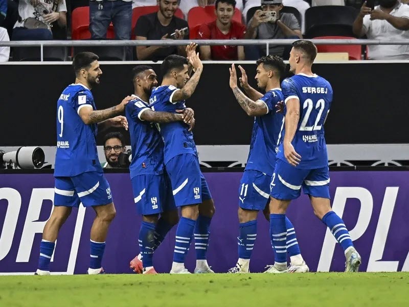 Fernandes từ chối lương 1,5 triệu euro/tuần từ Al Hilal, MU giữ được siêu sao - 1