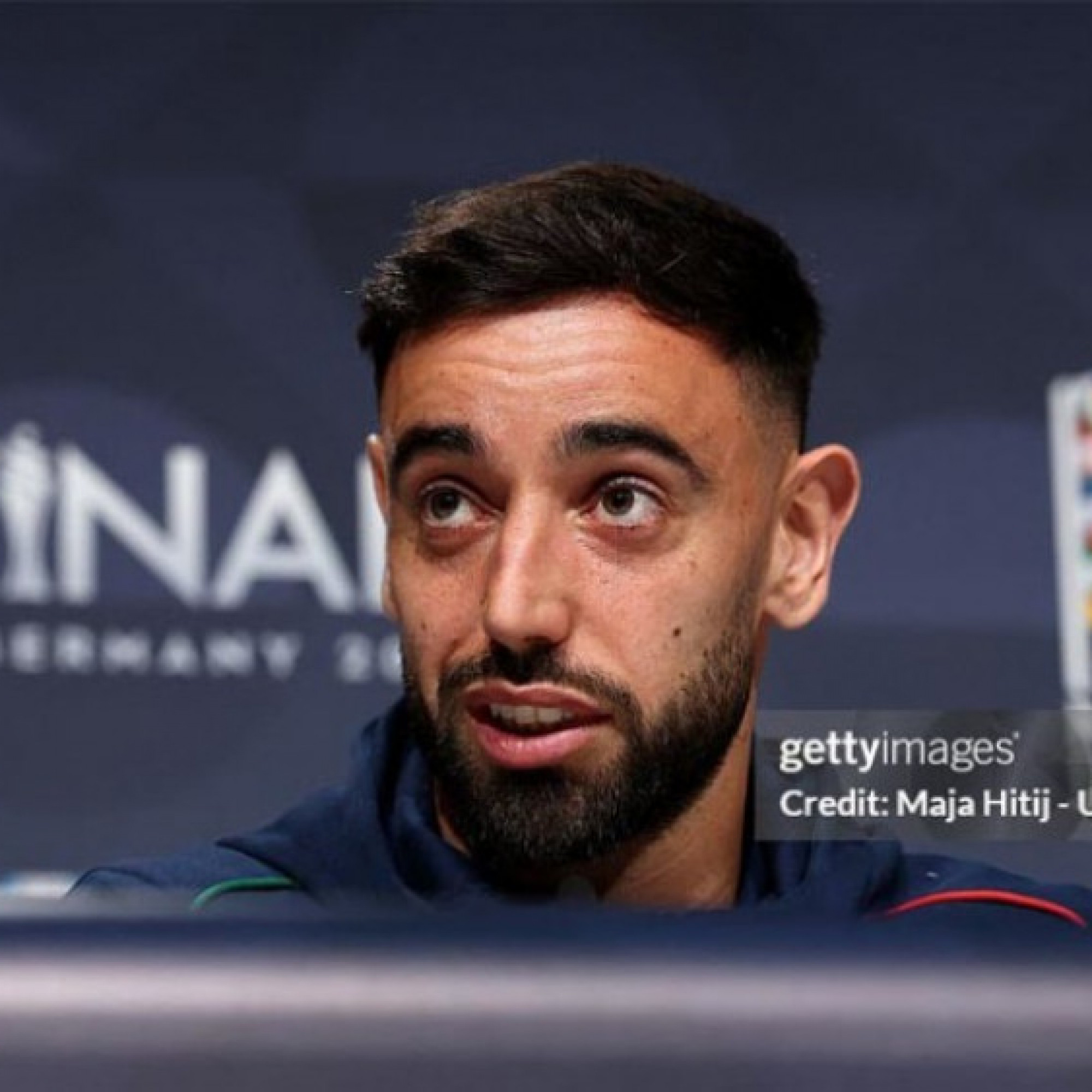  - Fernandes nói lý do từ chối "núi tiền" ở Ả Rập, fan mỉa mai MU
