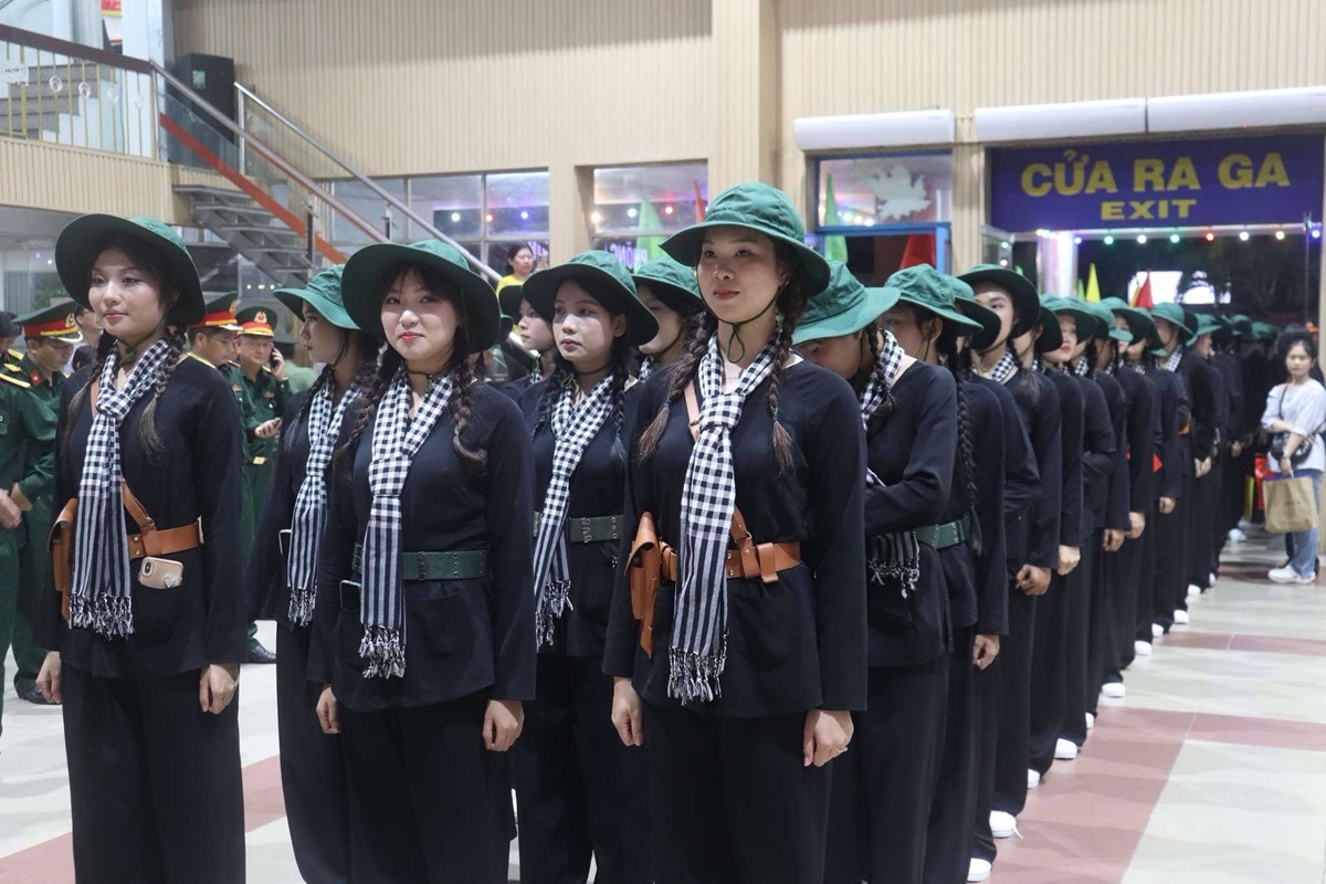 hanh trang ra thu do: niem tin, tu hao va loi hua danh du cua nguoi linh tre - 2