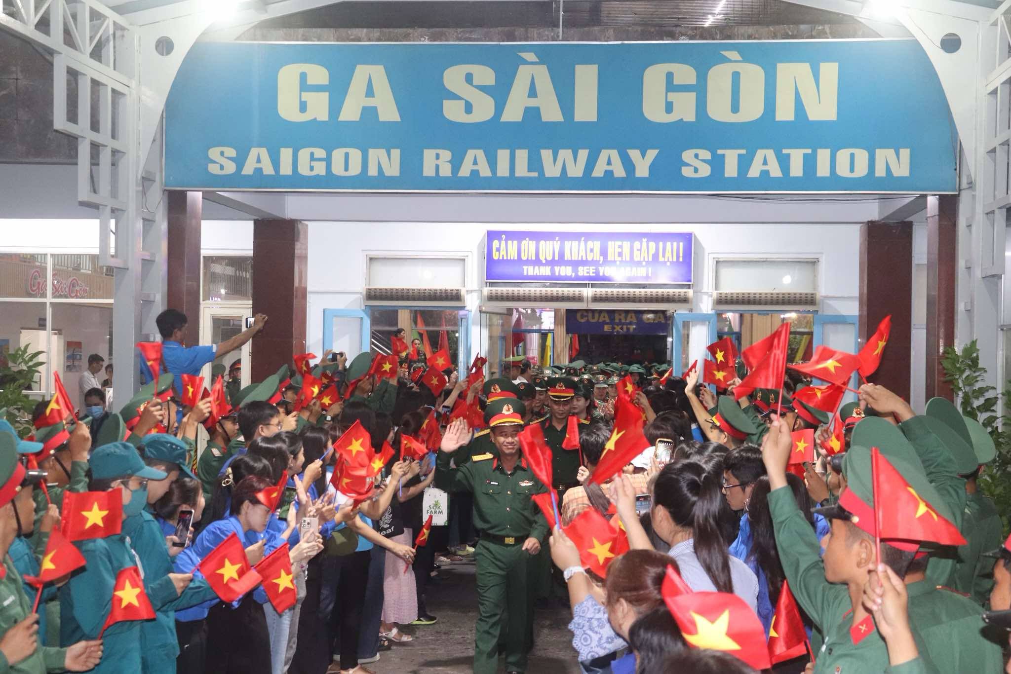 hanh trang ra thu do: niem tin, tu hao va loi hua danh du cua nguoi linh tre - 4