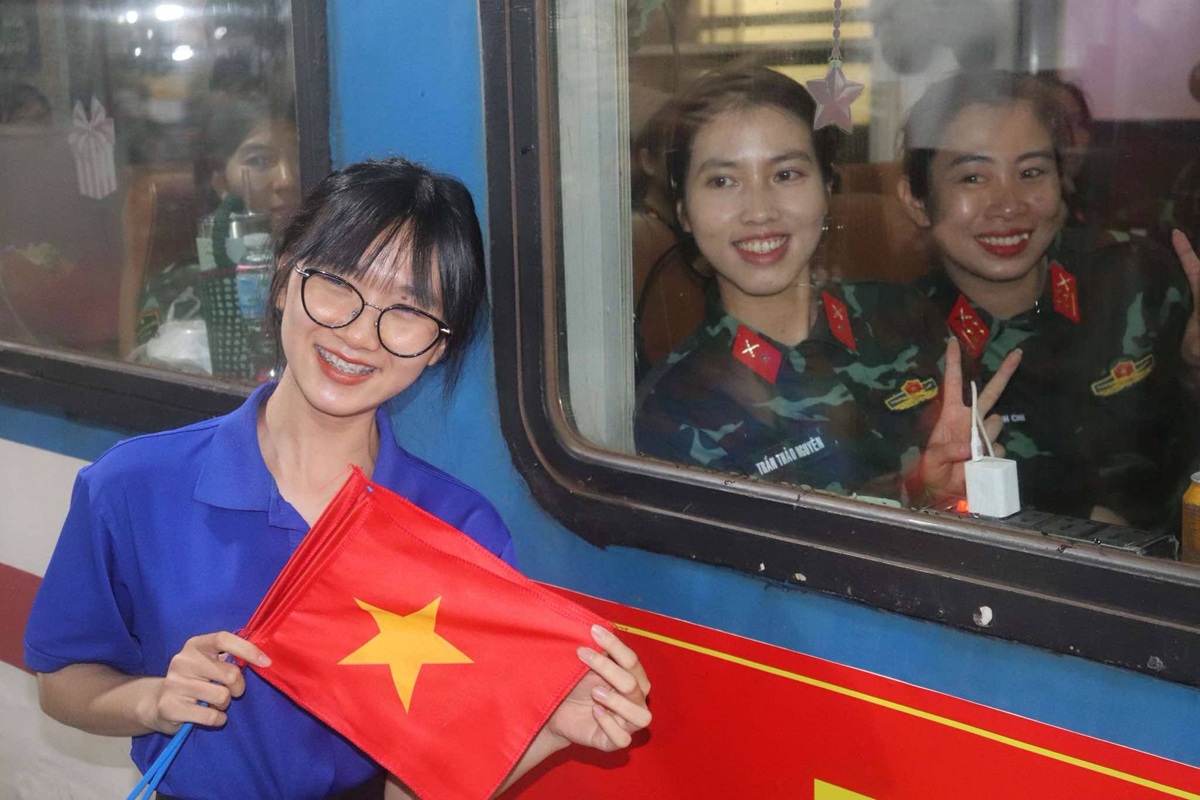 hanh trang ra thu do: niem tin, tu hao va loi hua danh du cua nguoi linh tre - 9