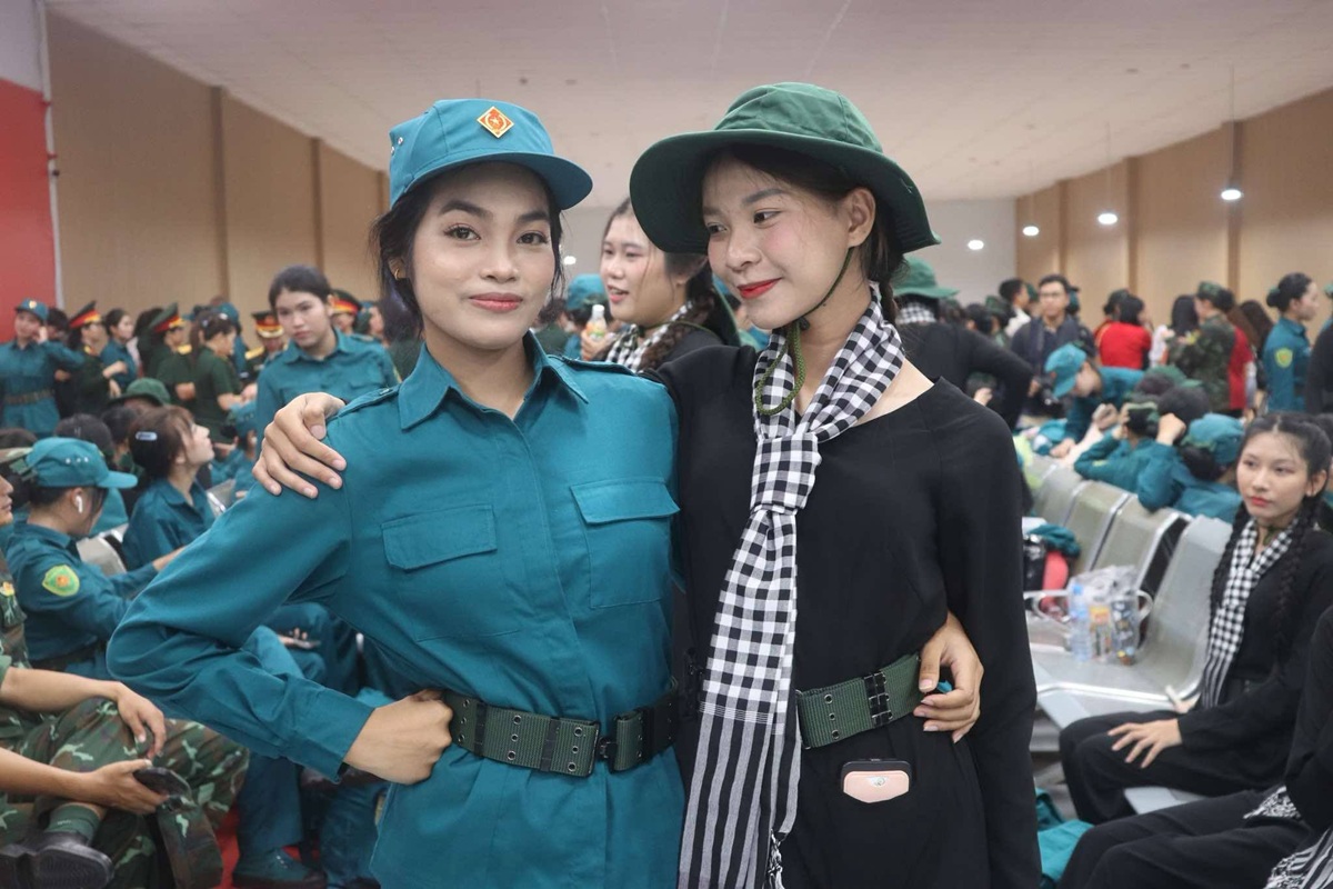 hanh trang ra thu do: niem tin, tu hao va loi hua danh du cua nguoi linh tre - 3