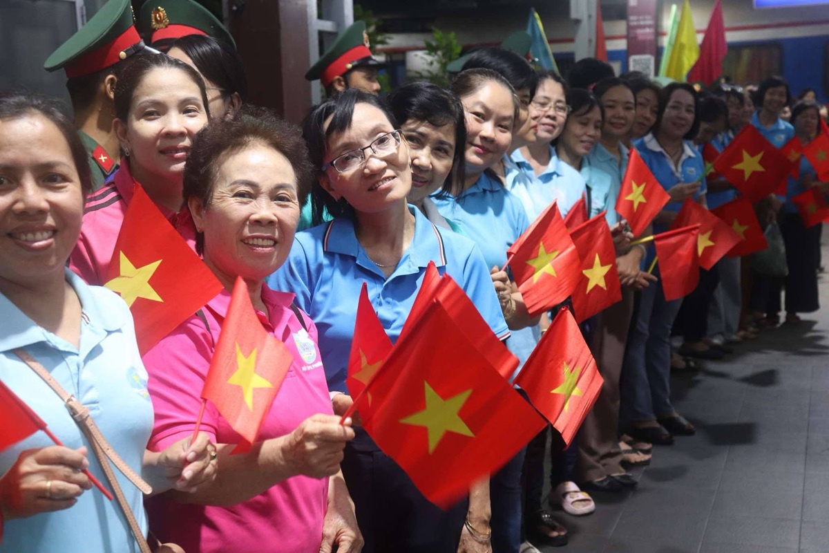 hanh trang ra thu do: niem tin, tu hao va loi hua danh du cua nguoi linh tre - 11