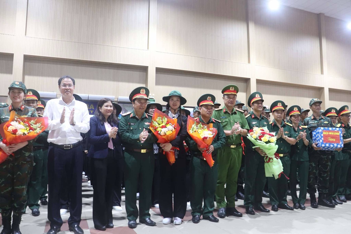 hanh trang ra thu do: niem tin, tu hao va loi hua danh du cua nguoi linh tre - 7