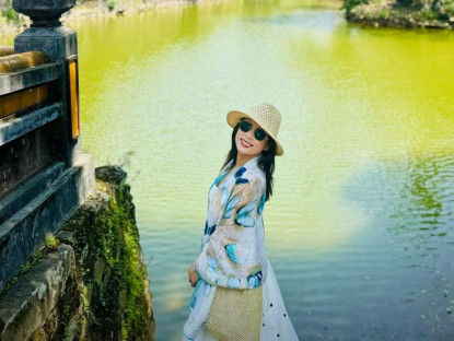  - Nữ du khách phượt ô tô từ Hà Nội vào Huế
