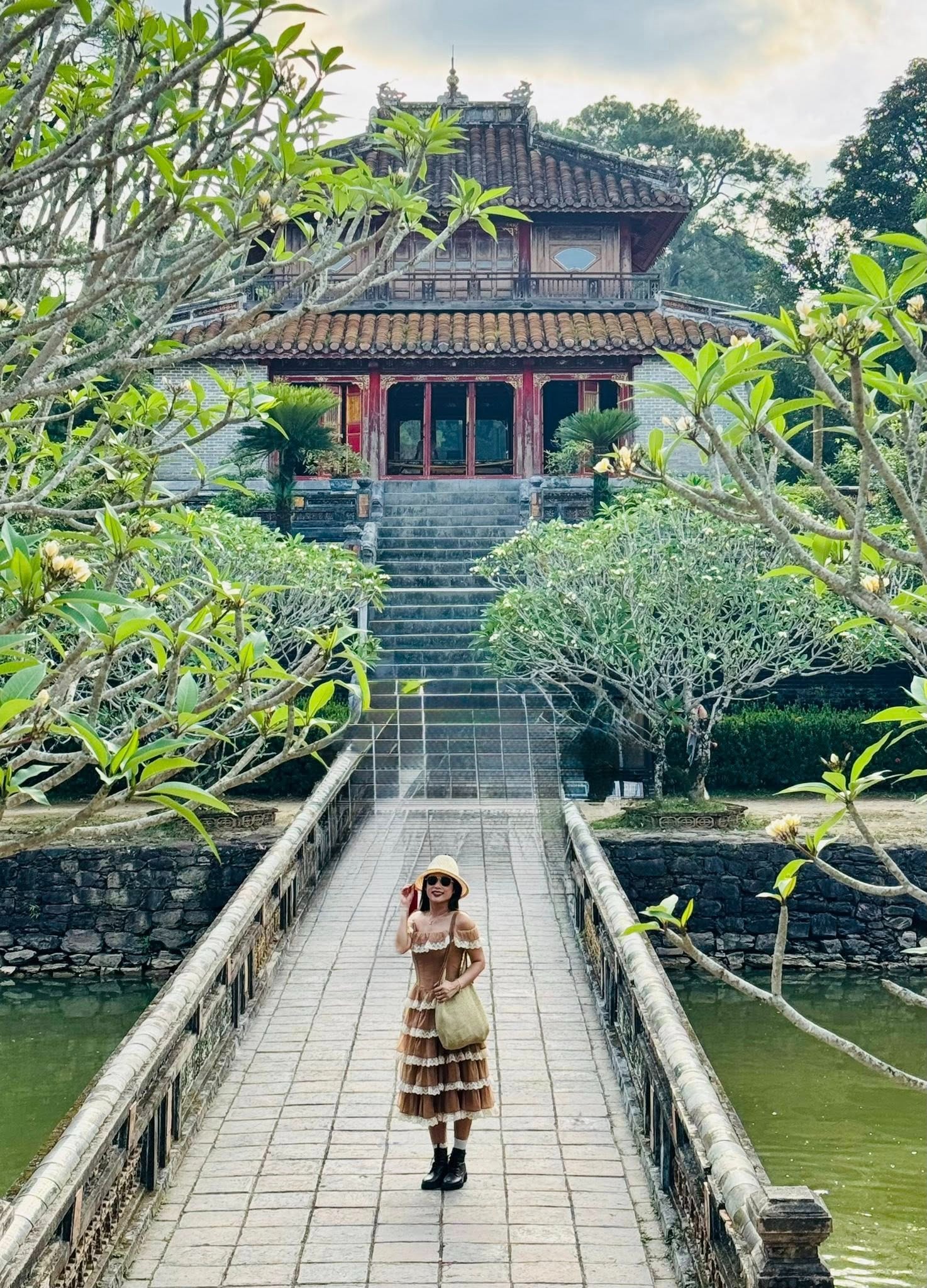 Nữ du khách phượt ô tô từ Hà Nội vào Huế - 10