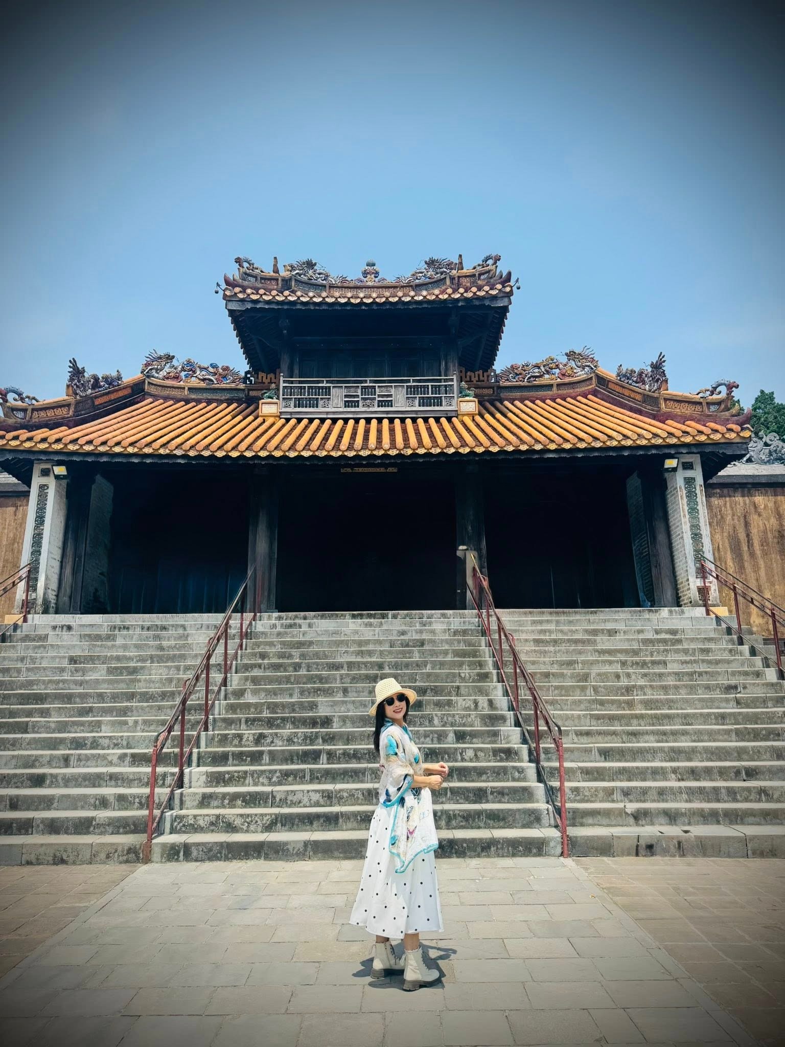 Nữ du khách phượt ô tô từ Hà Nội vào Huế - 8