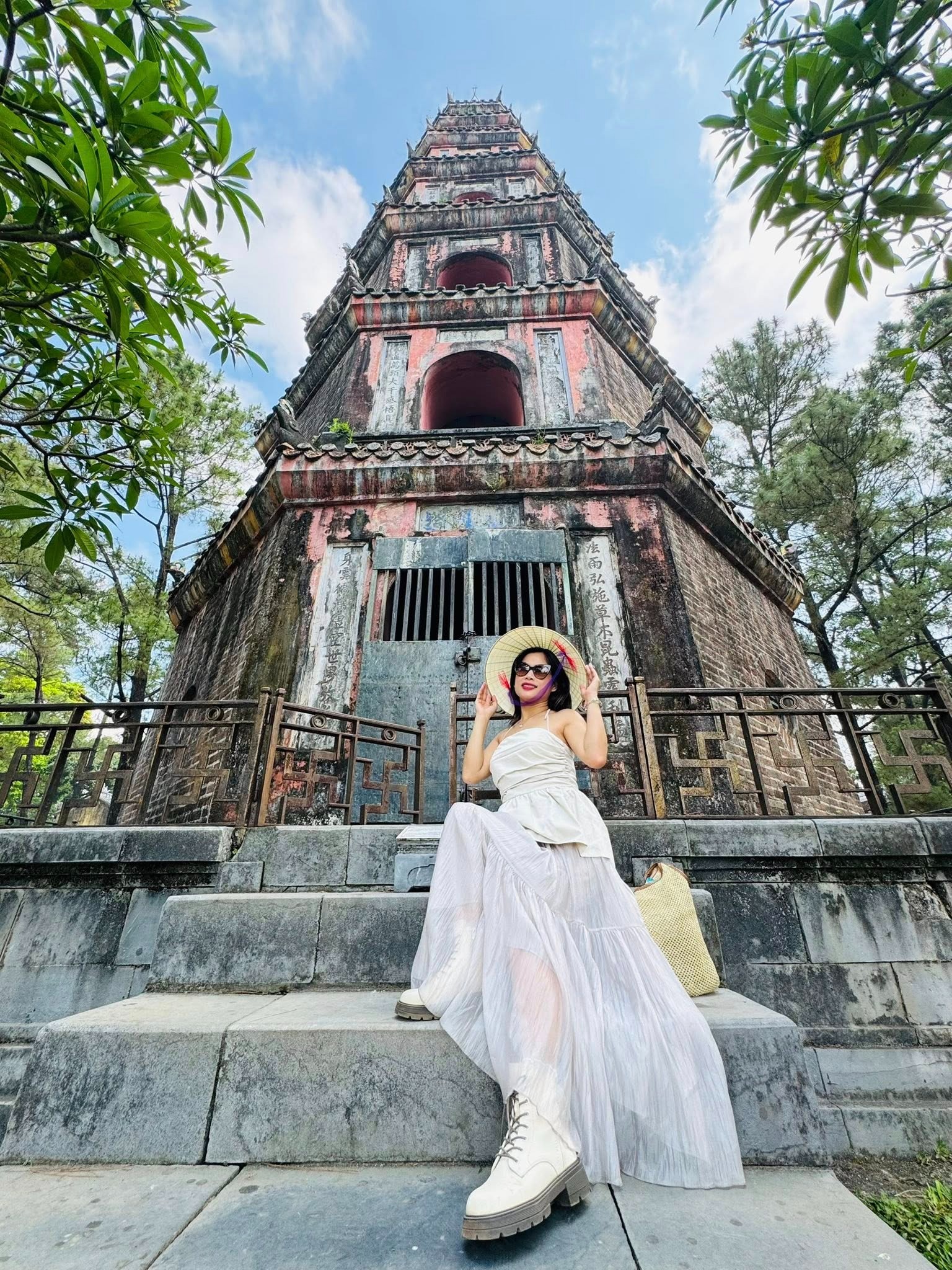 Nữ du khách phượt ô tô từ Hà Nội vào Huế - 12