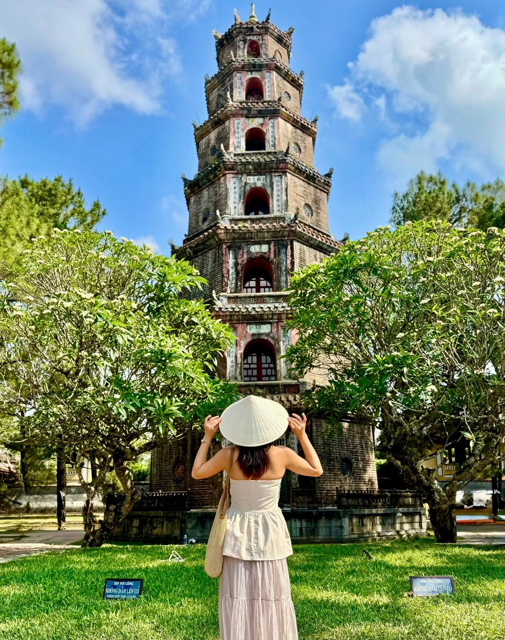 Nữ du khách phượt ô tô từ Hà Nội vào Huế - 11