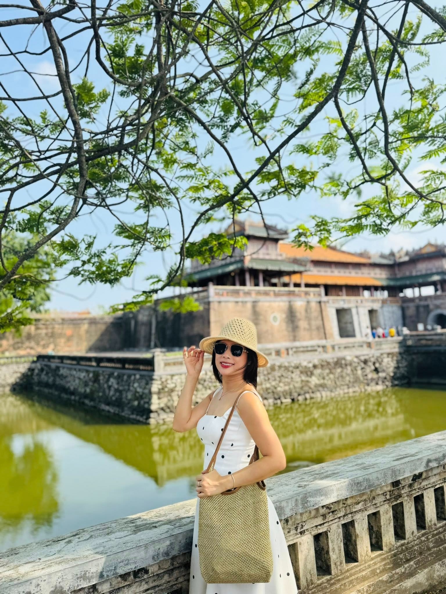 Nữ du khách phượt ô tô từ Hà Nội vào Huế - 13