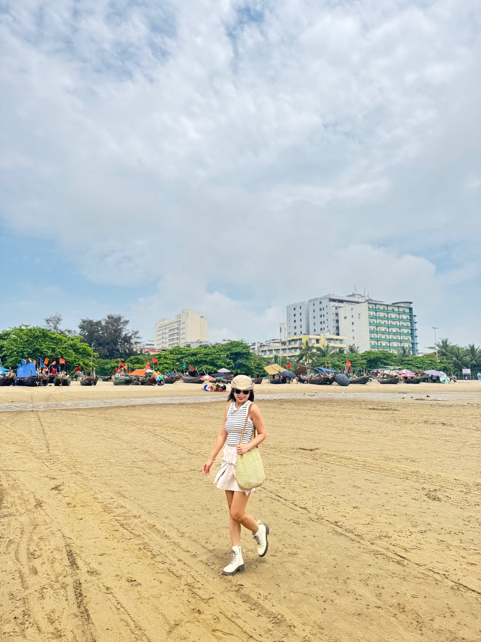 Nữ du khách phượt ô tô từ Hà Nội vào Huế - 4