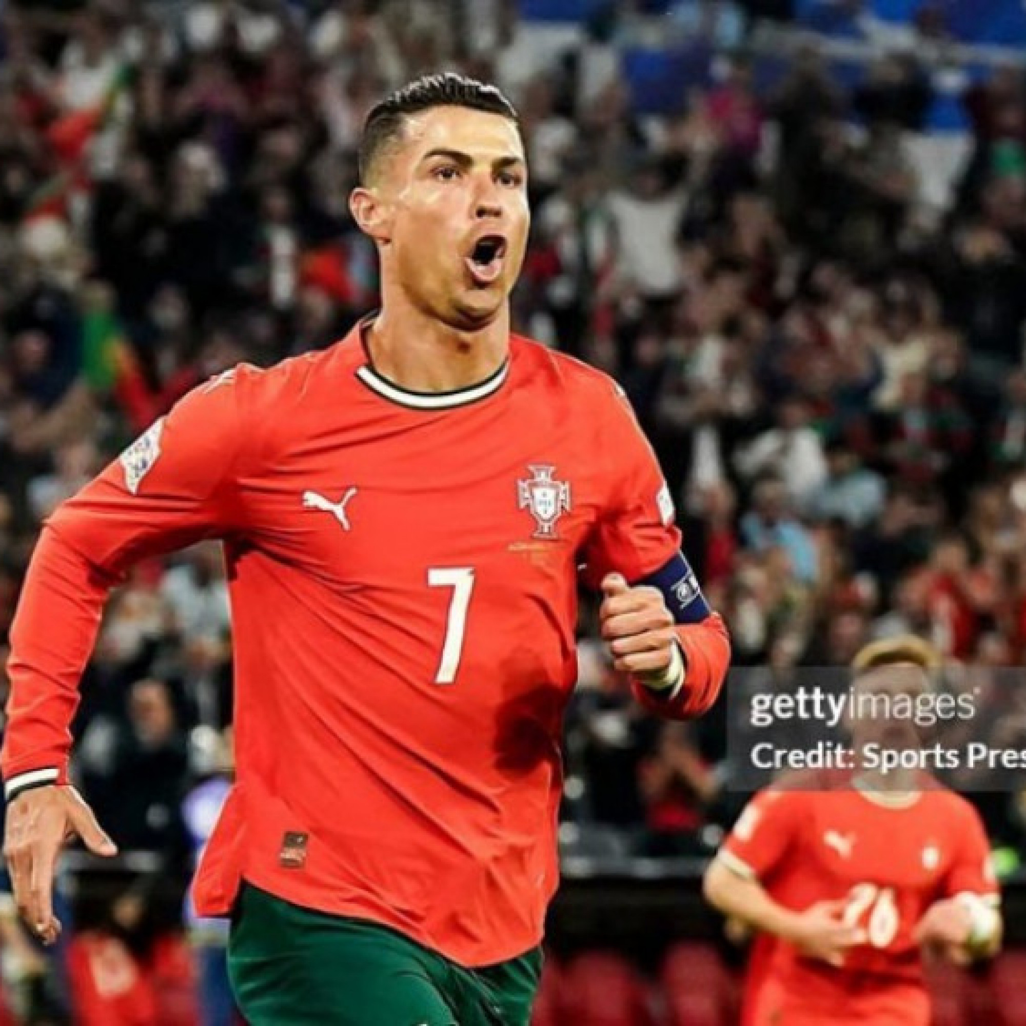  - Bồ Đào Nha vào chung kết: Ronaldo ghi bàn tranh cãi, fan ca ngợi hay hơn 99% tiền đạo