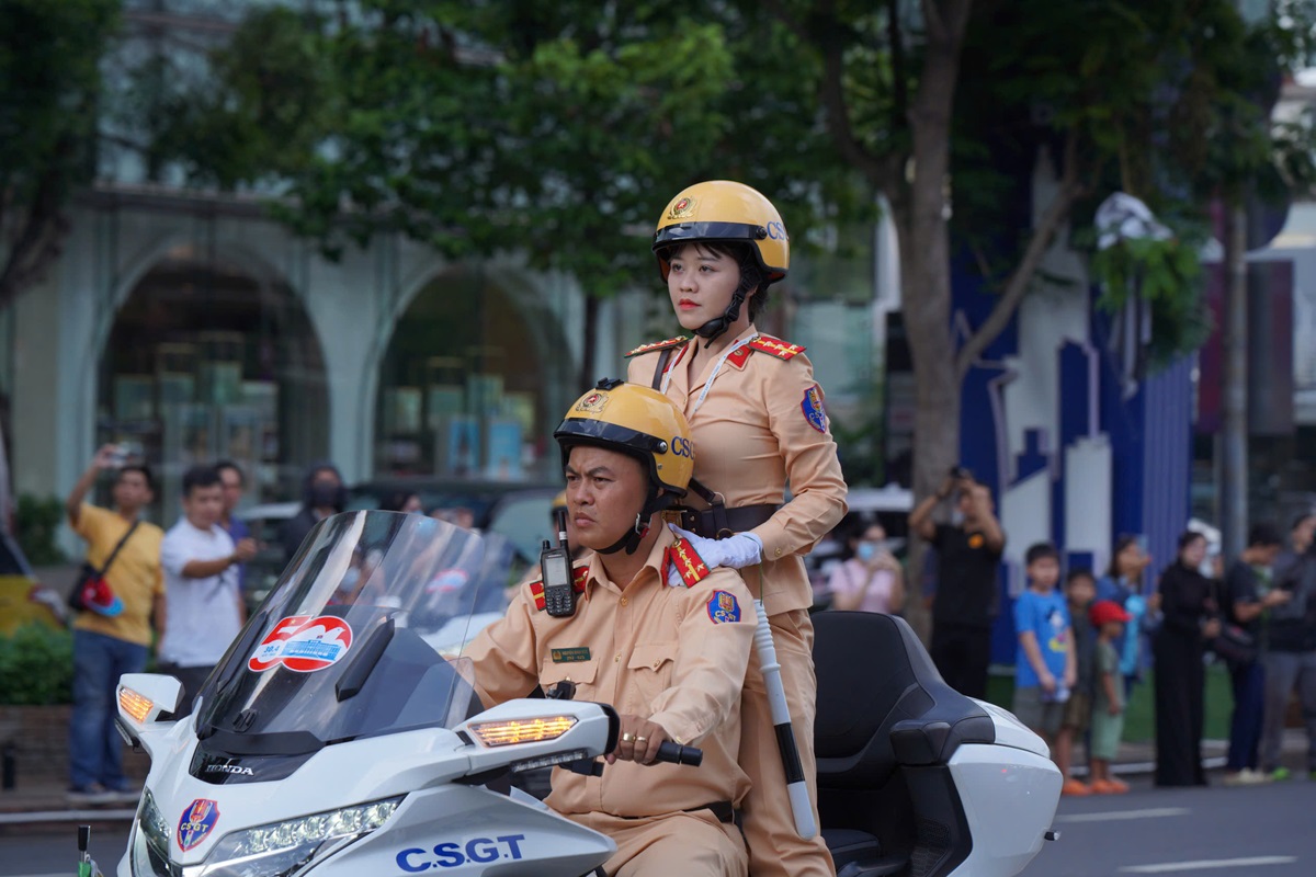 sang nay, hang ngan nguoi di xem dien tap bao ve nguyen thu - 14