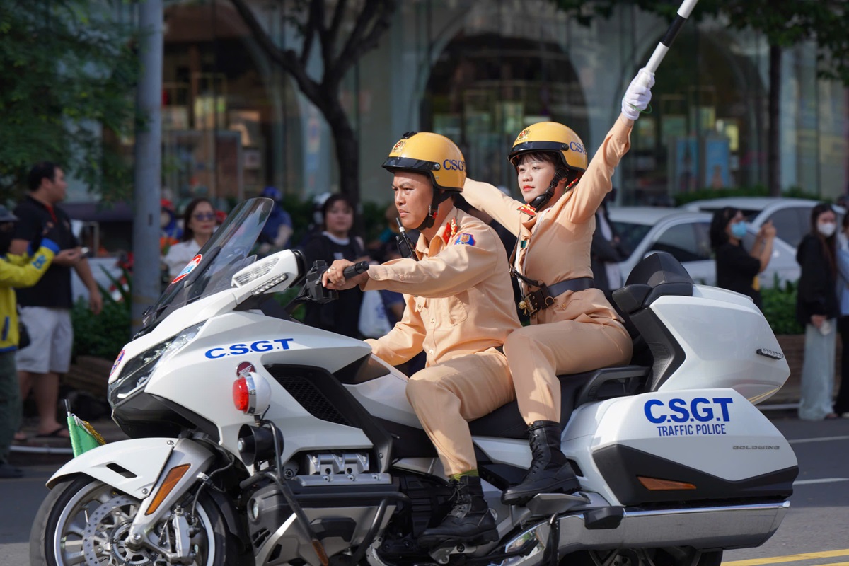 sang nay, hang ngan nguoi di xem dien tap bao ve nguyen thu - 12