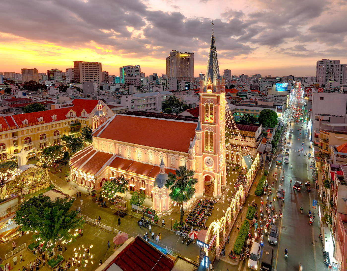Du khách châu Âu "săn" TP.HCM cho kỳ nghỉ hè 2025 - 1