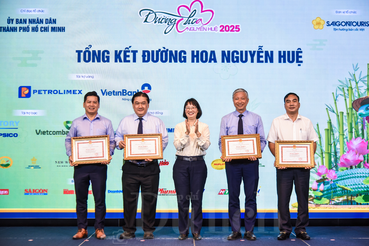 Đường hoa Tết Ất Tỵ 2025 - Dấu ấn sáng tạo, lan tỏa giá trị văn hóa Tết Việt - 6